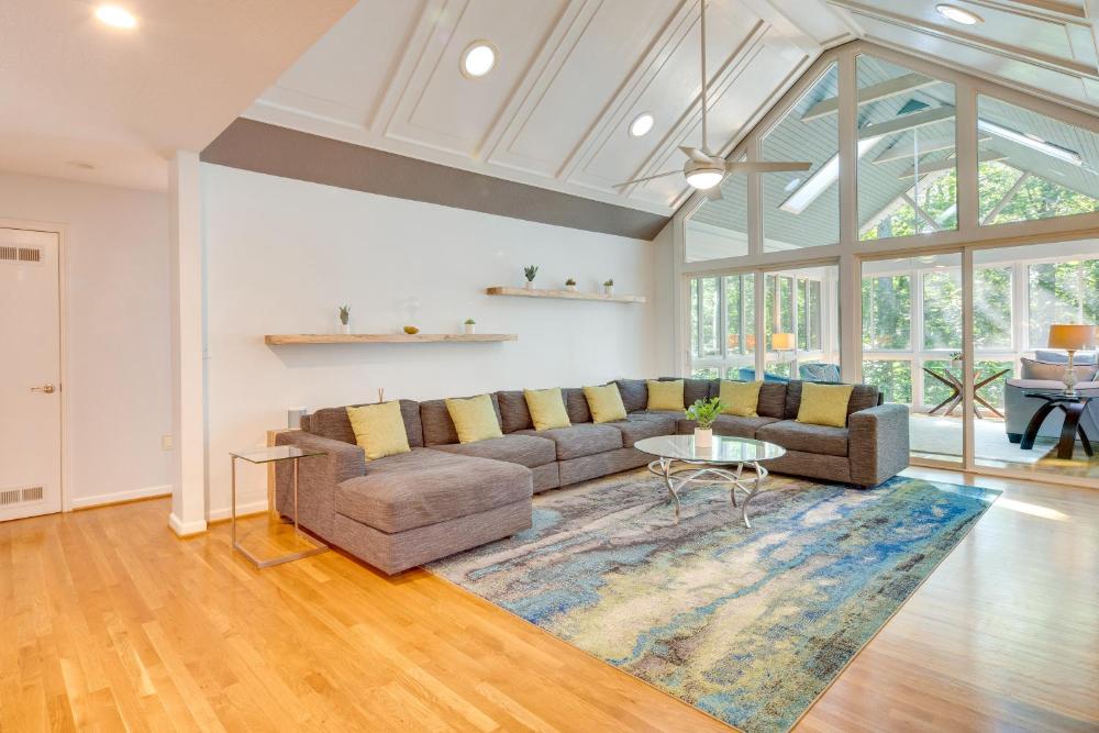 Blue Ridge Mountain Retreat Deck and Sunroom!